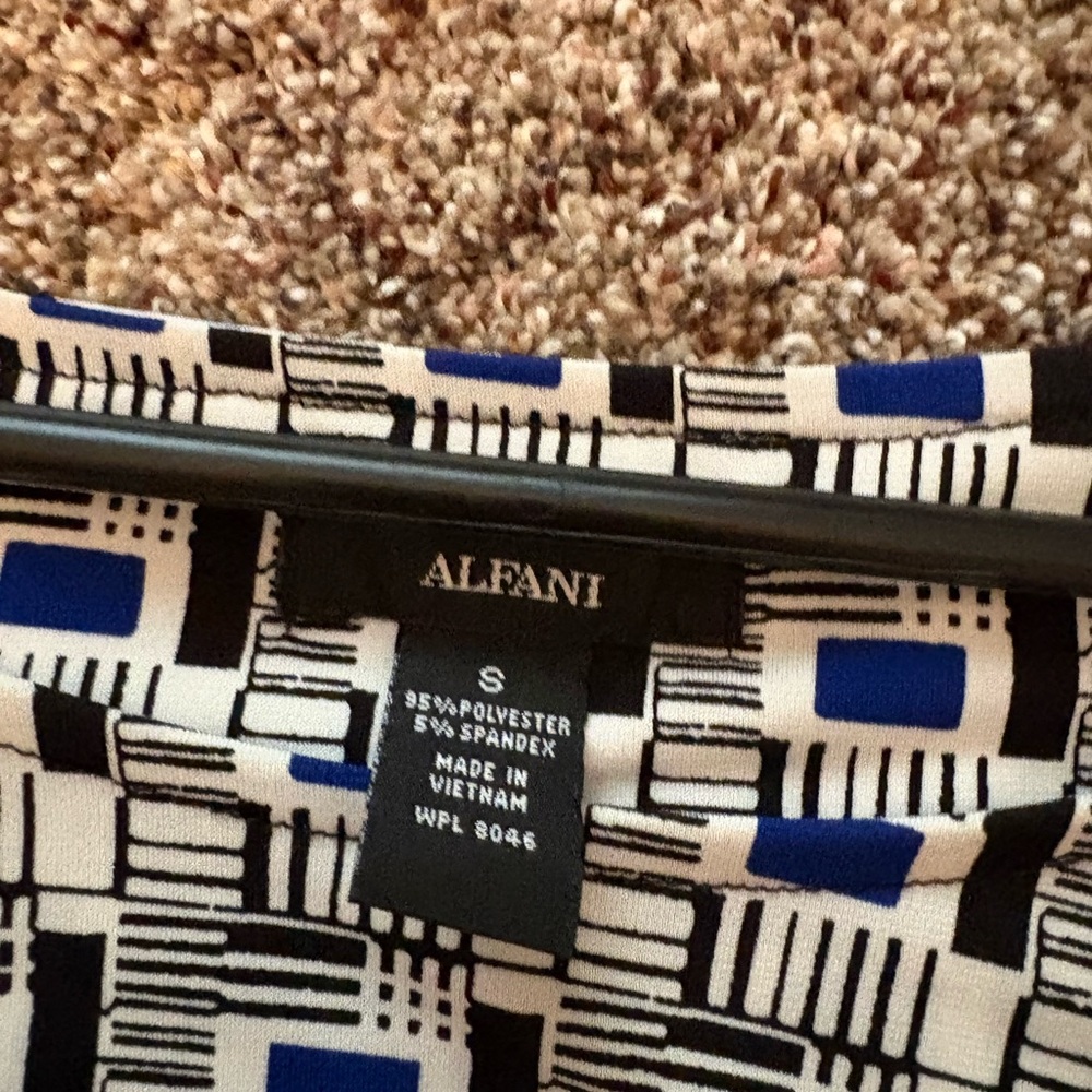 Geometric Blue and White Women's Top - Picture 4 of 5